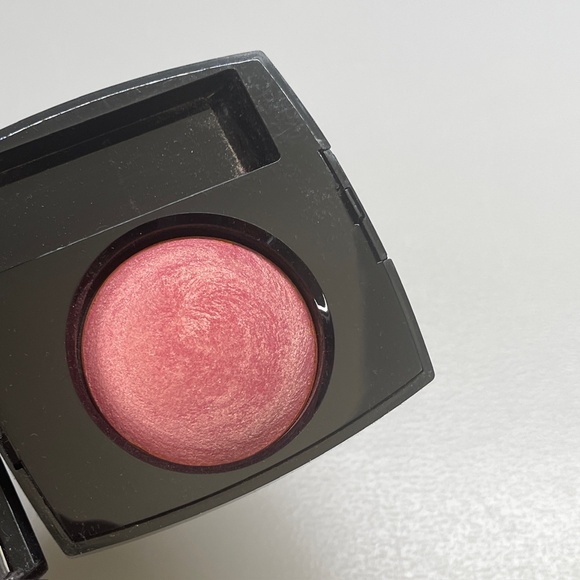 Chanel RARE Cosmetic Joues Contraste Powder Blush in 170 ROSE GLACIER - Picture 4 of 4